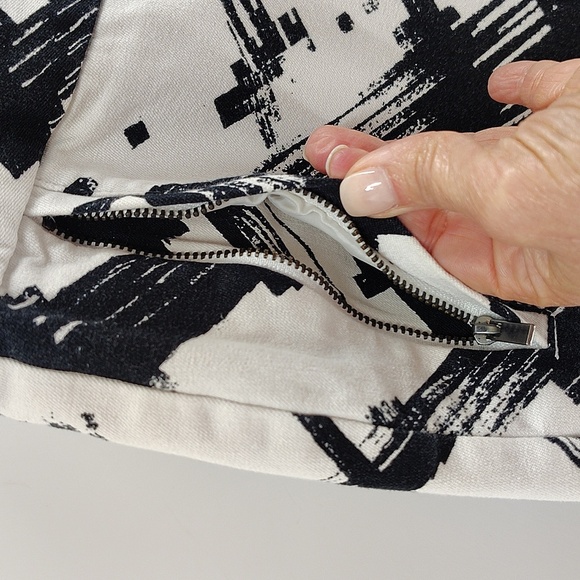 Lane Bryant Crop Pants Size 20 Black And White Print Stretch With Pockets - Picture 4 of 9